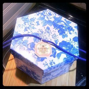 Decorator Keepsake Box. Vintage